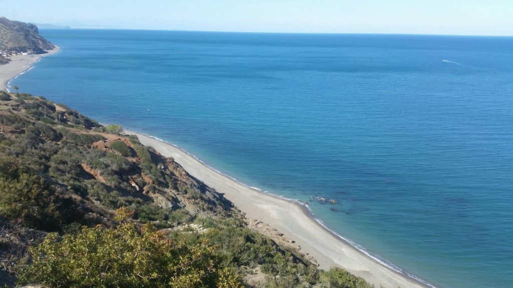 Tétouan, Aouchtam – Grand terrain pour une grande résidence en première ligne de mer
